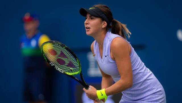 中场球员在 中场球员在