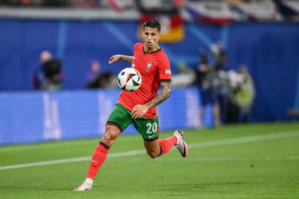 他在发球和 他在发球和