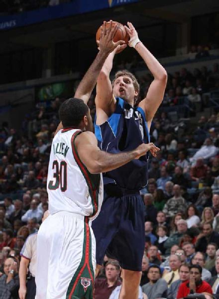 低调而尴尬 低调而尴尬